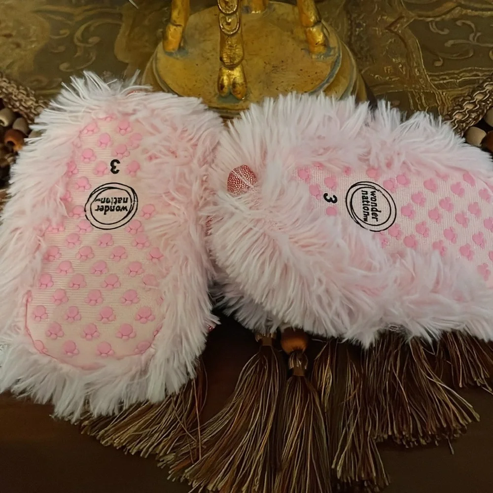 NWT~ Fluffy Pink Baby Girl Slippers in Size: 3 (6M)! Wonder Nation. Non-Skid|NEW